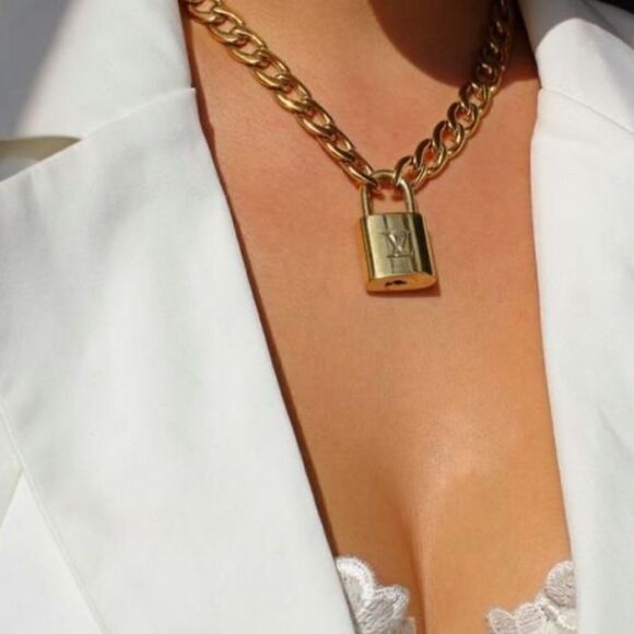 Louis Vuitton Jewelry - LV gold lock & key necklace